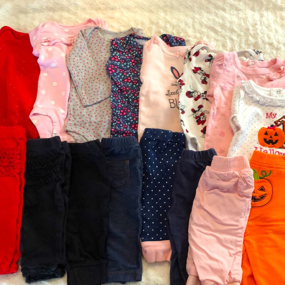 🌸Lot of 3 month baby girl long sleeve onesies and pants 🌸